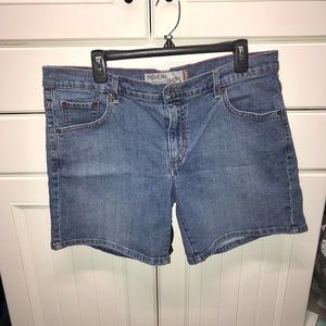 GUC sz 16 Levi’s shorts